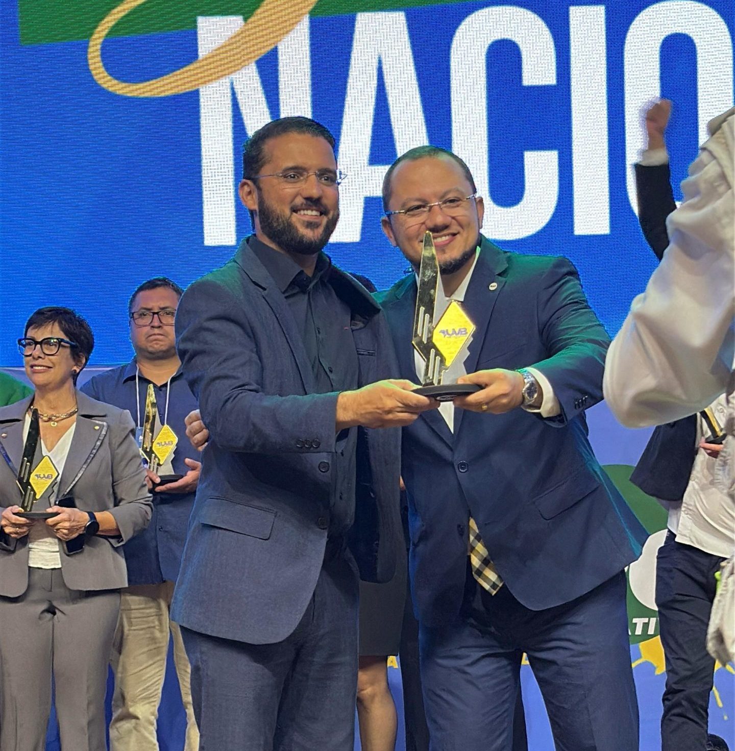 Rodrigo Maciel conquista terceiro Troféu Destaque Nacional da UVB com projeto de lei que combate violência contra a mulher